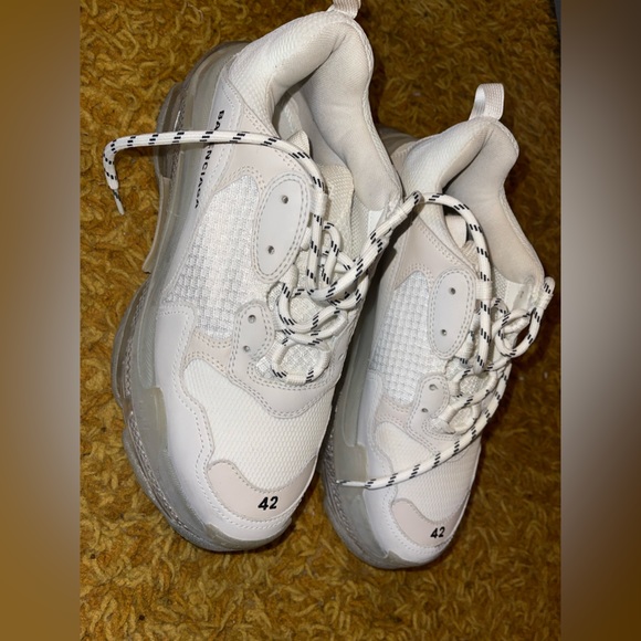 Balenciaga - Picture 3 of 3